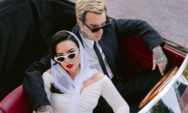 Παντρεύτηκε η Demi Lovato: Η 32χρονη τραγουδίστρια ντύθηκε νύφη και είπε το «ναι»