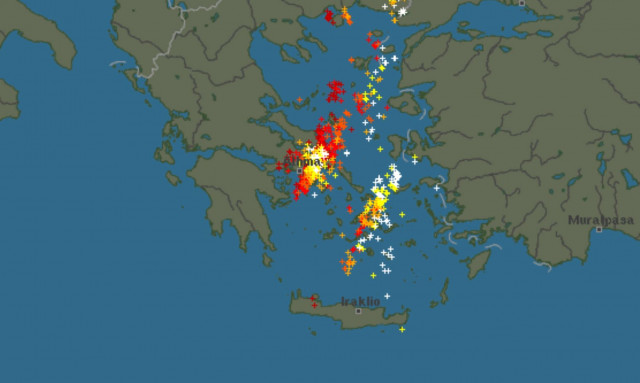 Κακοκαιρία στην Αττική: Σε ποιες περιοχές έχουν δημιουργηθεί προβλήματα– «Άνοιξε η γη» στη Μαραθώνος