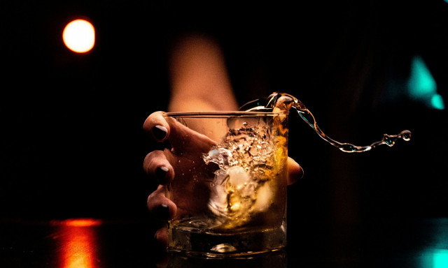 Υπάρχει αλκοόλ λιγότερο επιβλαβές για την υγεία; Τι απαντούν οι ειδικοί