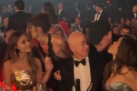 Λεονάρντο Ντι Κάπριο: Το φιλί της Λόρεν Σάντσεζ και η αμηχανία του Τζεφ Μπέζος - Βίντεο