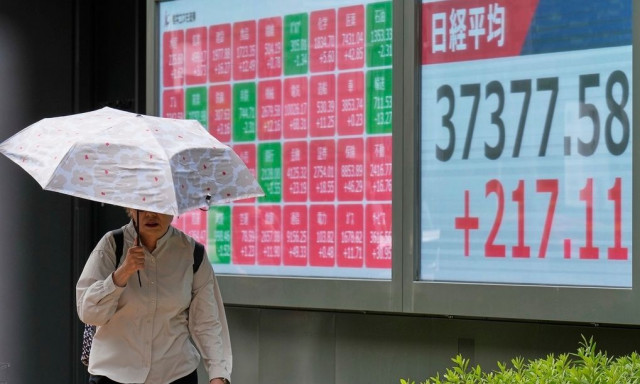 «Aνάσα» στα χρηματιστήρια μετά την απόφαση Τραμπ να «παγώσει» τους δασμούς στην ΕΕ