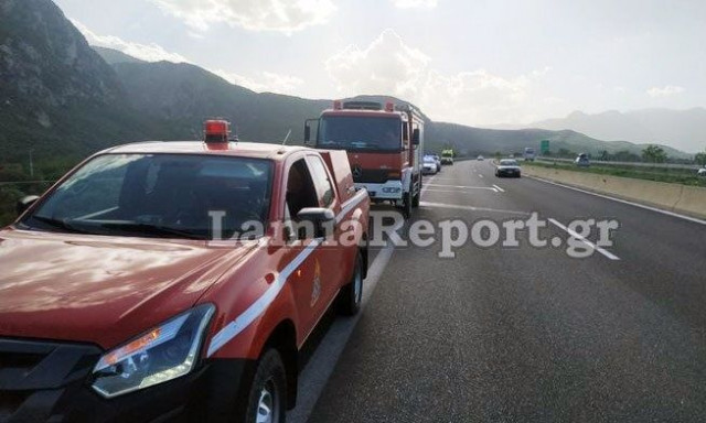 Φωτιά στη Λαμία – Καίει στην Αγία Τριάδα, δίπλα στην Εθνική Οδό