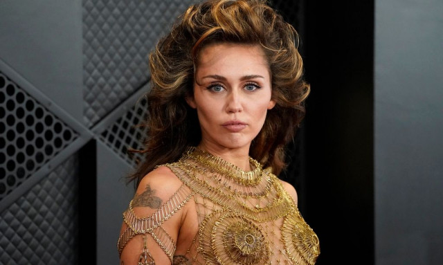 Η Miley Cyrus αποκαλύπτει: Τα πολλαπλά προβλήματα υγείας που την οδήγησαν στη ΜΕΘ