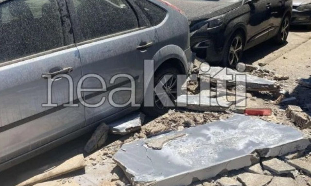 Ηράκλειο: Κατέρρευσε τμήμα ταράτσας από κτίριο - Ζημιές σε ΙΧ