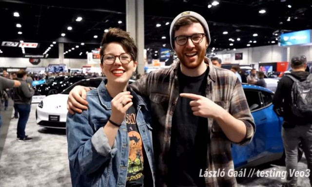 Το AI «στήνει» ολόκληρη έκθεση αυτοκινήτου που μοιάζει τρομακτικά αληθινή