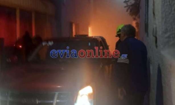 Εύβοια: Μεγάλη φωτιά σε σπίτι - Ηλικιωμένη υπέστη εγκαύματα και μεταφέρθηκε στο νοσοκομείο
