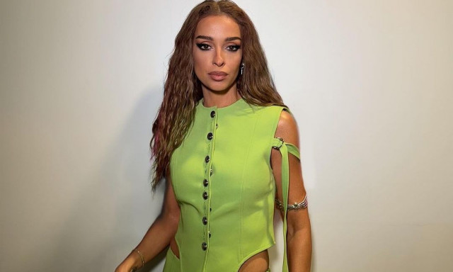 Ελένη Φουρέιρα: Έσπασε το δόντι της πάνω στη σκηνή - Δείτε φωτογραφία