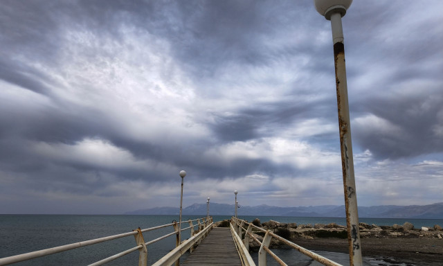 Καιρός αύριο: Τοπικές βροχές και καταιγίδες ακόμα και στην Αττική– Έως τους 28 βαθμούς η θερμοκρασία