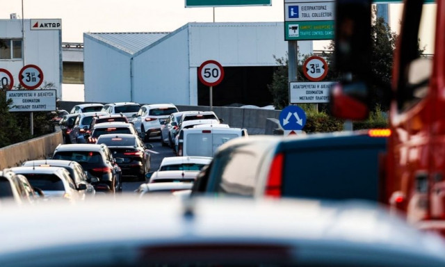 Κίνηση τώρα - Περιφερειακή Υμηττού: Κλειστή η είσοδος από Κατεχάκη - Καθυστερήσεις πάνω από μια ώρα