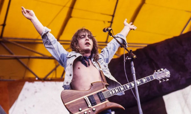 Ρικ Ντέριντζερ: Πέθανε ο θρυλικός κιθαρίστας και παραγωγός της ροκ στα 77 του