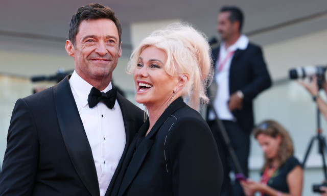 Η πρώην σύζυγος του Χιου Τζάκμαν λύνει τη σιωπή της για το «τραυματικό ταξίδι της προδοσίας»