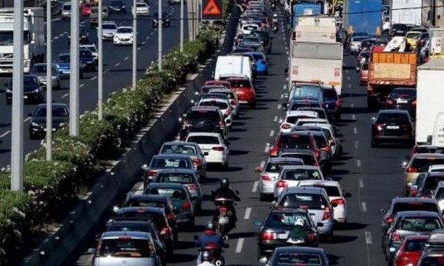 Τροχαίο στη Λεωφόρο Κηφισού - Φορτηγό συγκρούστηκε με αυτοκίνητο