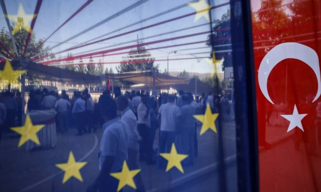 SAFE: Ψευδές το επιχείρημα ότι η ΕΕ «άνοιξε τις πύλες» στην Τουρκία