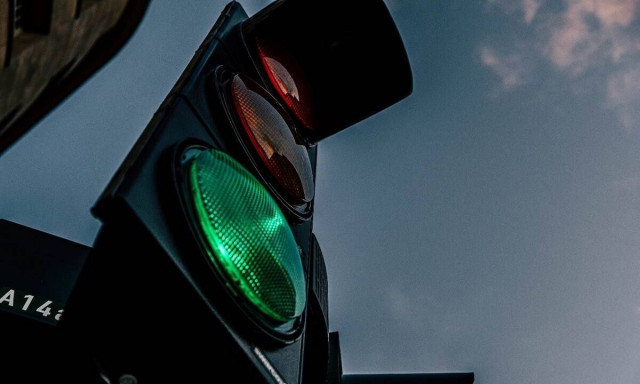 Νέος ΚΟΚ: Περάσατε πεζός με κόκκινο; Πόσο είναι το πρόστιμο που σας περιμένει