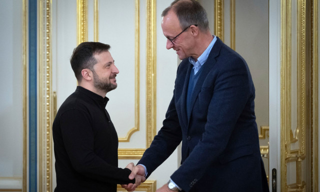 Στο Βερολίνο ο Ζελένσκι για να συναντηθεί με τον καγκελάριο Μερτς