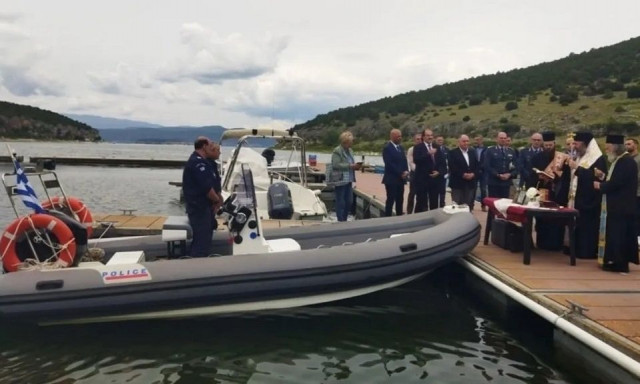 Στη Μεγάλη Πρέσπα πλέει το νέο ταχύπλοο σκάφος της ΕΛ.ΑΣ.