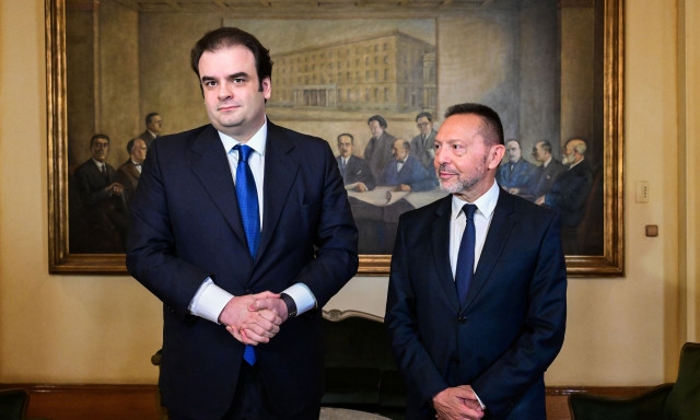 Συνάντηση Πιερρακάκη–Στουρνάρα: Στο επίκεντρο η οικονομία και το τραπεζικό σύστημα