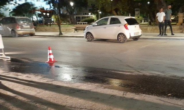Χάος στο κέντρο των Χανίων: Χύθηκαν λάδια στον δρόμο και ρύθμιζαν την κυκλοφορία πολίτες