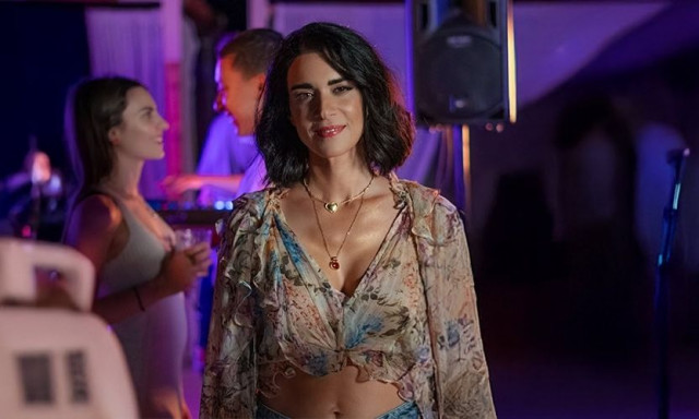 Στέφανη Κρασσά: Εντυπωσιάζει το νέο της τραγούδι με τίτλο «Πιο πολύ»