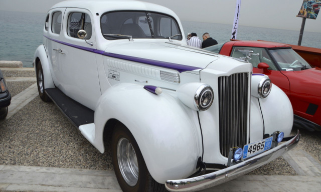 Με ήλιο και βροχή... παντρεύονται τα κλασικά αυτοκίνητα