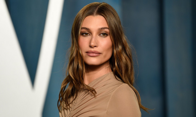 Δισεκατομμυριούχος η Χέιλι Μπίμπερ: Πούλησε την εταιρεία καλλυντικών της για ένα δισ.δολάρια!