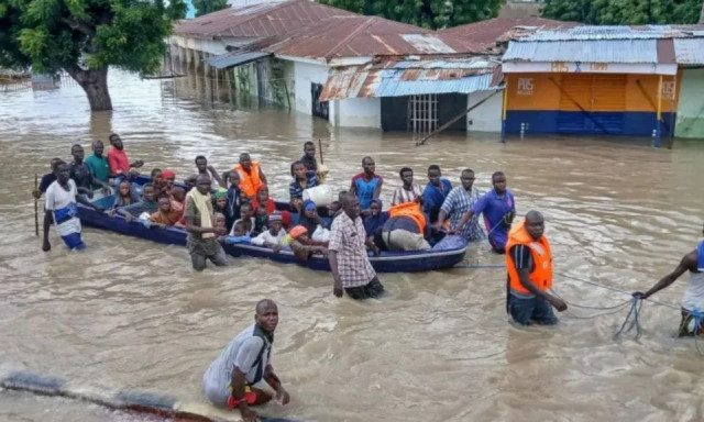 Νιγηρία: Πλημμύρισε ολόκληρη εμπορική πόλη από καταρρακτώδεις βροχές - Τουλάχιστον 88 νεκροί