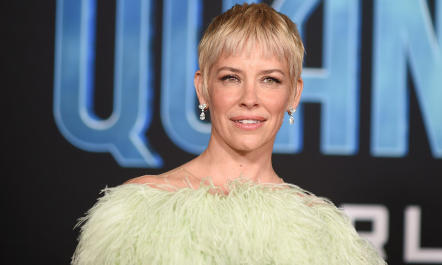 Εβάντζελιν Λίλι: Τραυματίστηκε σοβαρά στο πρόσωπο μετά από πτώση στην παραλία - Τι συνέβη