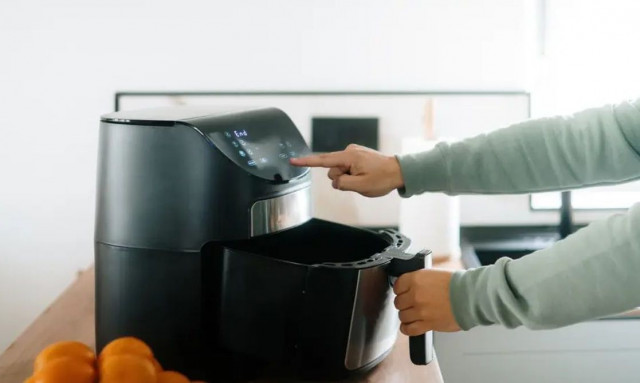 Air Fryer: Ο ένας και μοναδικός τρόπος να την καθαρίσετε σωστά