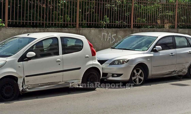 Τροχαίο ατύχημα στη Λαμία: Ι.Χ προσέκρουσε σε παρκαρισμένα αυτοκίνητα
