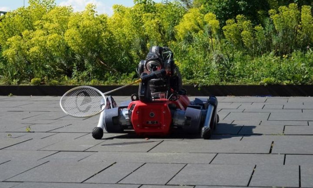 «Συμπεριφέρεται σαν άνθρωπος»: Tετράποδο ρομπότ έμαθε να παίζει μπάντμιντον με ανθρώπους