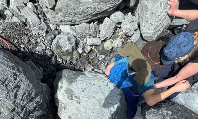 Αλάσκα: Άντρας πλακώθηκε από βράχο 318 κιλών - Βγήκε ζωντανός με λίγα ελαφρά τραύματα