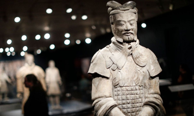 Τουρίστας προκάλεσε ζημιές σε αρχαίους πήλινους πολεμιστές του στρατού τερακότα της Κίνας