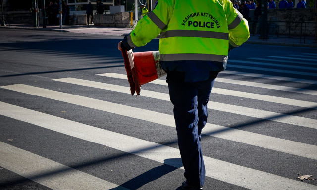 Ίλιον: Καθίζηση οδοστρώματος και εκτροπή κυκλοφορίας των οχημάτων – Αυξημένη κίνηση στην περιοχή