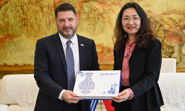 Οι συγκινητικές στιγμές Χαρδαλιά με τους φοιτητές του Πανεπιστημίου Σαγκάης