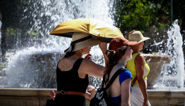 Καύσωνας με θερμοκρασίες έως 42°C και ακραία θερμική επιβάρυνση μέχρι το Σάββατο 28 Ιουνίου