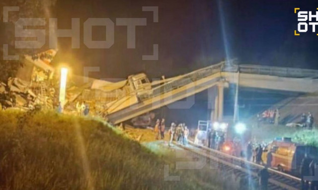 Ρωσία: Κατέρρευσε γέφυρα στα σύνορα με Ουκρανία - Είχε αυτοκίνητα και επιβατικό τρένο