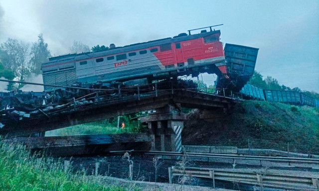 Ρωσία: Η ανακοίνωση της Μόσχας για την κατάρρευση των δύο γεφυρών - Προκλήθηκε από εκρήξεις