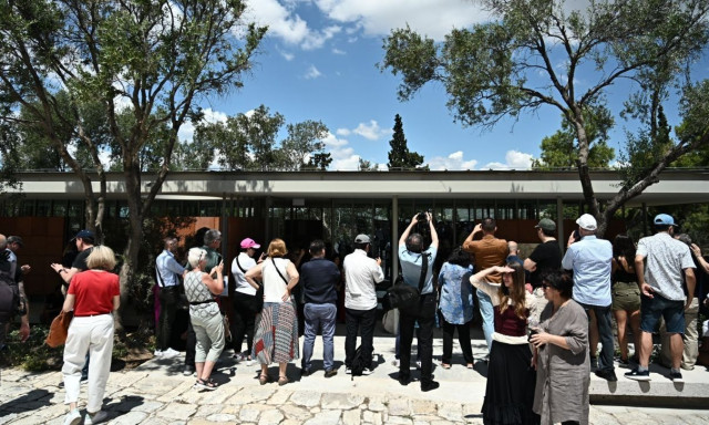 Ακρόπολη: Παραδόθηκε στους πολίτες το Νέο Πωλητήριο του αρχαιολογικού χώρου