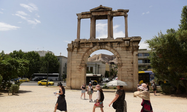 Καιρός: «Καμίνι» η χώρα τις επόμενες ημέρες - Πώς θα κάνουμε τριήμερο Αγίου Πνεύματος