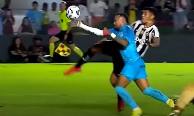 «Έκαψε» τη Σάντος ο Νεϊμάρ: Μιμήθηκε το… χέρι του Θεού κι είδε κόκκινη κάρτα - Δείτε βίντεο