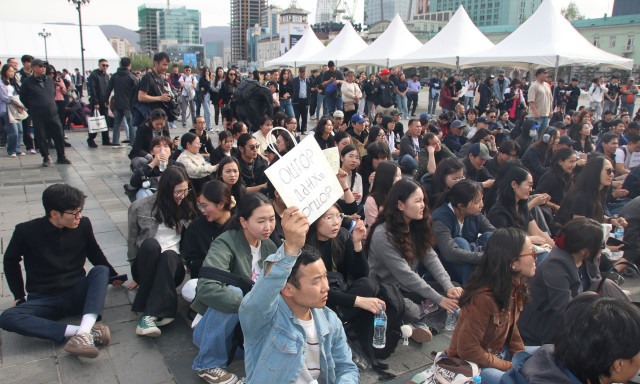 Πώς οι τσάντες διάσημων σχεδιαστών «βύθισαν» σε πολιτικό χάος τη Μογγολία