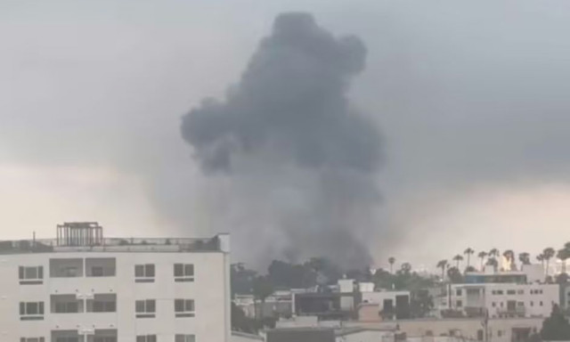 Μεγάλη πυρκαγιά στο Δυτικό Λος Άντζελες - Έκρηξη κατέστρεψε καλώδια και «έριξε» το ρεύμα