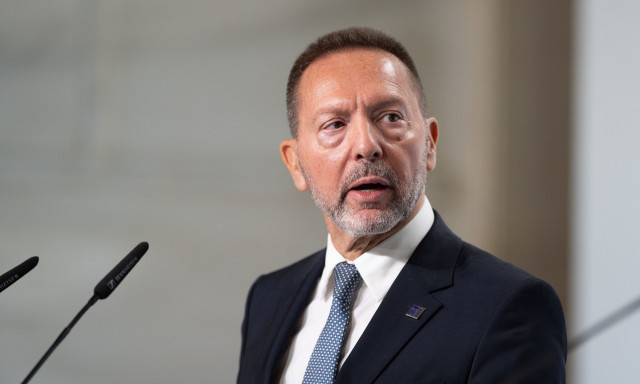 Δίκη Novartis: «Ξέρω που γράφονταν οι μαρτυρίες, υπήρχαν copy paste» κατέθεσε ο Στουρνάρας