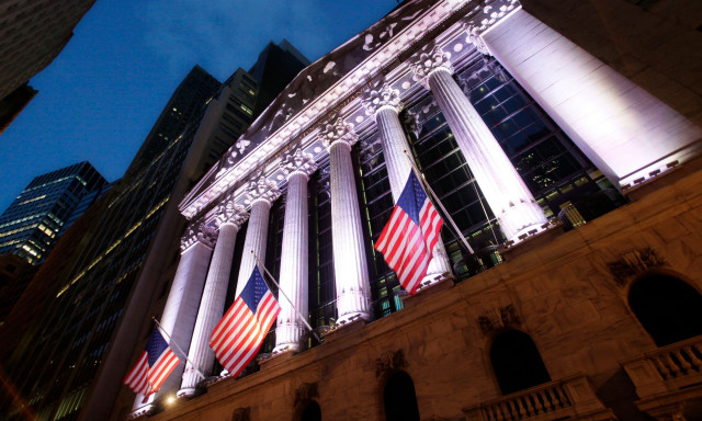 Συγκρατημένα κέρδη στη Wall Street