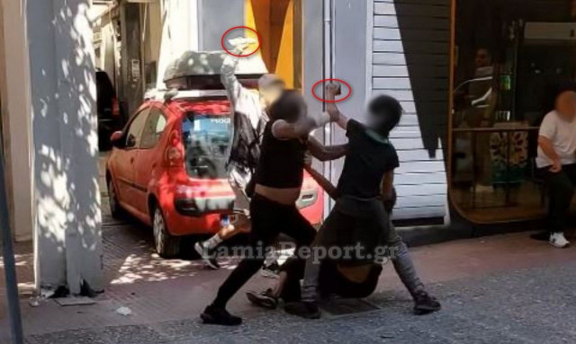 Αγριότητες στο κέντρο της Λαμίας: Ρομά συνεπλάκησαν με γροθιές και μάρμαρα - Δείτε το βίντεο