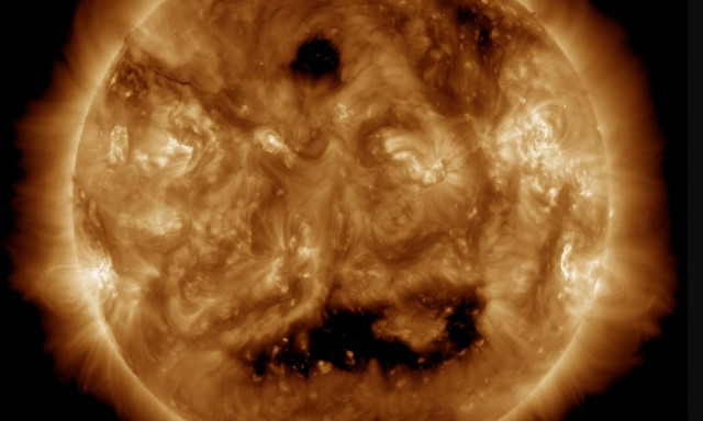 Το απόκοσμο «χαμόγελο» του Ήλιου -  Τι είναι το ορθάνοιχτο γιγάντιο στόμα