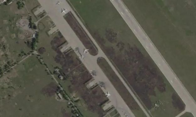 Οι πρώτες έγχρωμες δορυφορικές εικόνες δείχνουν σοβαρές ζημιές σε ρωσικά βομβαρδιστικά