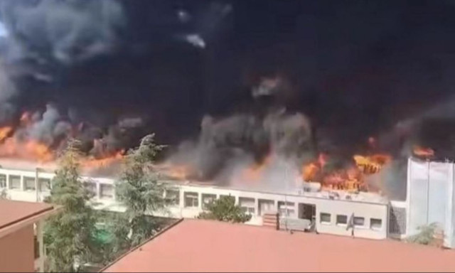 Ιταλία: Μεγάλη φωτιά στο Πανεπιστήμιο του Βιτέρμπο - Κατέρρευσε ο δεύτερος όροφος του κτηρίου