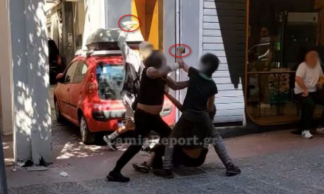 Λαμία: Άγρια συμπλοκή στο κέντρο της πόλης – Κρατούσαν πέτρες και μάρμαρα
