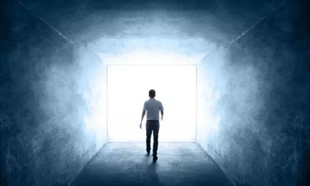 «Πέθανε για έξι λεπτά» περιγράφει τον παράδεισο και εξηγεί γιατί «δεν είναι αυτό που νομίζουμε»